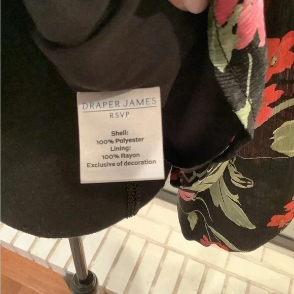 #151 Stunning Draper James RSVP Floral Print Button Up Blouse Sz Medium - Picture 9 of 9